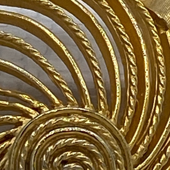 Large Vintage Signed ART Arthur Pepper Gold Toned Textured Sea Shell Brooch - Picture 4 of 5